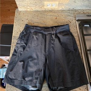 Men’s LULULEMON 7” unlined shorts